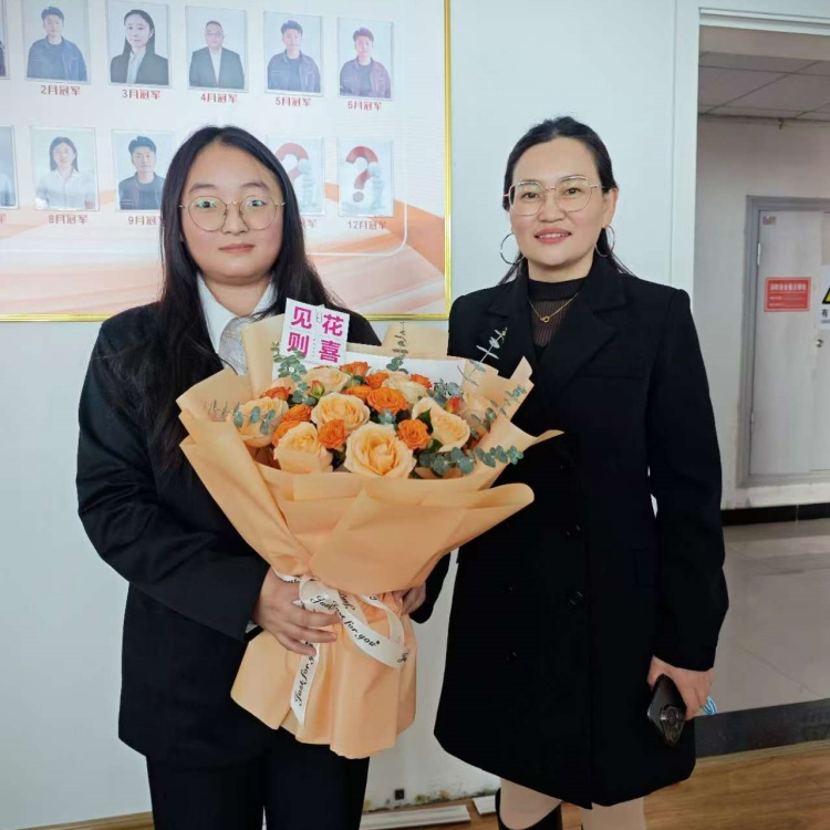 青岛安捷能庆贺同事入职一周年